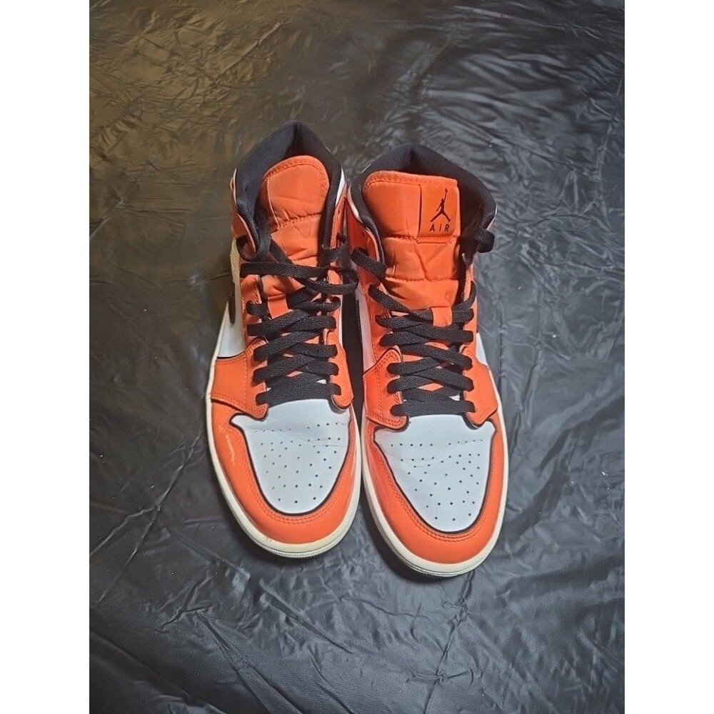 Men’s Nike Air Jordan 1 Orange & White Gloss Hi Top Shoes Size 10.5 DD6834-802